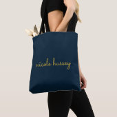 Tote Bag Bleu Nuit Or Script | Monogramme Moderne Élégant (De près)