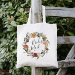 Tote Bag Bloom rustique | Bridesmaid<br><div class="desc">L'élégante et rustique fête de la mariée fourre-tout présente une couronne florale d'aquarelle de roses,  de pivoines et de mamans dans des teintes d'automne riches,  avec "demoiselle d'honneur" inscrit à l'intérieur en écriture manuscrite. Conçu pour correspondre à notre collection Rustic Bloom.</div>