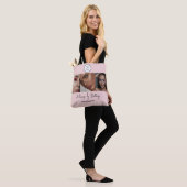 Tote Bag Blush Pink Script Logo Photo Makeup Studio  (Sur le modèle)