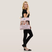 Tote Bag Blush Pink Script Logo Photo Makeup Studio (Sur le modèle)