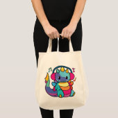 Tote Bag Bon dragon avec écouteurs écoutant de la musique. (Devant (produit))