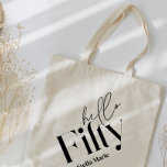 Tote Bag Bonjour cinquante moderne minimaliste élégant 50e<br><div class="desc">Bonjour cinquante moderne typographie minimaliste simple noir et blanc déco de fête du 50e anniversaire de remerciement bouteille de vin étiquette. Une collection contemporaine.</div>