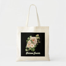Bouquet floral blanc élégant avec feuilles vertes