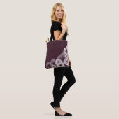 Tote Bag Bourgogne texturisé avec des fleurs (Sur le modèle)