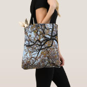 Tote Bag Branches, avec feuilles orange et neige (De près)