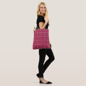 Tote Bag Brick Red and Soft Peach Plaid (Sur le modèle)