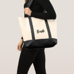 Tote Bag Bride Fourre-tout<br><div class="desc">Le sac fourre-tout est affiché en noir avec un texte spécial Bride. Couleur fourre-tout : Naturel/Noir</div>