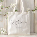 Tote Bag Bride Modern Elegant Script Mariage Nom personnali<br><div class="desc">Bride Modern Elegant Script Typography Mariage Custom Name Sac fourre-tout présente le texte simple "Bride" dans une élégante typographie de script de calligraphie noire moderne. Personnalisé avec votre nom personnalisé et votre date de mariage. Parfait pour la mariée pour une douche nuptiale ou un jour de mariage. Conçu par Evco...</div>