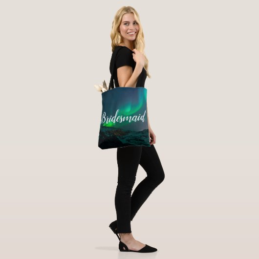 Tote Bag Bridesmaid Aurora Lumières Script Mariage élégant (Sur le modèle)