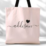 Tote Bag Bridesmaid Script moderne Coeur rose<br><div class="desc">Ce sac fourre-tout chic est décoré d'un bel arrière - plan rose vierge, d'une police de caractères moderne et d'un design de coeur délicat. La couleur douce et élégante et la typographie sophistiquée en font un accessoire idéal pour les demoiselles d'honneur ou toute personne qui aime les designs élégants et...</div>