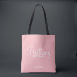 Tote Bag Bridesmaitres personnalisées Blush Pink moderne<br><div class="desc">Cadeaux d'honneur personnalisés Blush Pink moderne avec nom de femme d'honneur personnalisée en calligraphie moderne avec titre et date mariage dans le style de police sans serif moderne. Aussi parfait pour Maid of Honor,  Flower Girl,  Mother of the Bride et plus.</div>