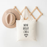 Tote Bag Brille comme un Fourre-tout diamant<br><div class="desc">Brille chaque jour ! Donnez-vous une petite dose d'inspiration avec ce fourre-tout. Comprend une jolie police manuscrite avec illustration en losange.</div>