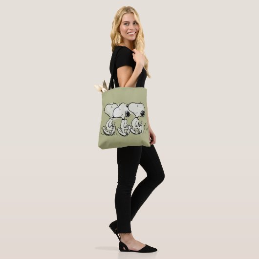 Tote Bag cacahuètes | Snoopy Walking Tall (Sur le modèle)