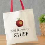 Tote Bag Cadeau de l'enseignant personnalisé<br><div class="desc">Montrez à votre professeur combien vous les appréciez avec notre sac fourre-tout unique et personnalisé! Ce sac élégant porte le nom de votre professeur, une pomme sculptée avec un coeur et un "Merci" sincère. Un cadeau qui allie la pratique, le toucher personnel et toute une grande gratitude en un. Faisons...</div>