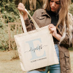 Tote Bag Cadeau de mariée Customisée en bleu doux<br><div class="desc">Vous cherchez un cadeau parfait pour vos demoiselles d'honneur ? Ne cherchez pas plus loin que nos sacs fourre-tout personnalisés bleu doux! Chaque sac fourre-tout est personnalisé avec les initiales de votre femme de ménage et peut être fait dans n'importe quelle couleur que vous choisissiez. Parfaits pour transporter tout votre...</div>