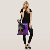 Tote Bag Cadeau pourpre d'art noir de sororité (Sur le modèle)