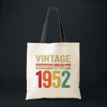 Tote Bag Cadeaux de 70 ans Vintage 1952 70e cadeau d'annive<br><div class="desc">Parfaite Idéa for Women and Men - Vintage 1952 Birthday Costume. Greatest Holliday Present for Parents Turning 70 Mother, maman, oncle, grandmother, Best Friend, Father, Grandfather, Aunt, Husband, Papa On 70 Yr Old Birthday Celebrate Your Husband, Wife, Maman, papa 70th Birthday Party with This Funny 70 Yr Old Gift, Complete...</div>