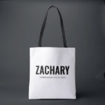 Tote Bag Cadeaux pour garçons d'honneur Cadeaux masculins p<br><div class="desc">Ce sac fourre-tout élégant pour garçon d'honneur comporte le nom, le titre et la date écrits dans une typographie minimaliste et audacieuse. Ajoutez simplement les noms des garçons d'honneur, leur titre et la date dans la section de personnalisation pour créer vos propres cadeaux de mariage. Bien que présenté ici comme...</div>
