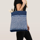 Tote Bag Cadre de jean bleu denim fringé. (De près)