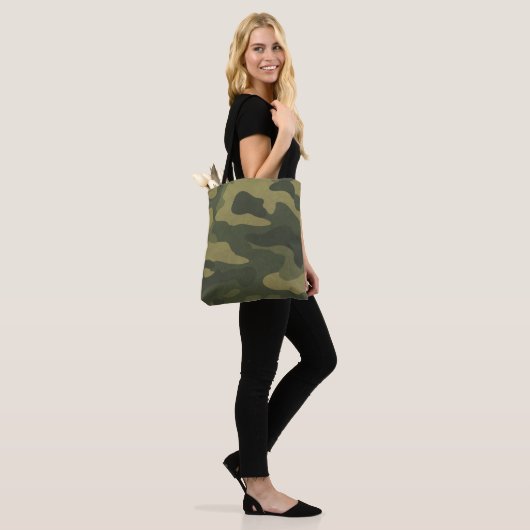 Tote Bag Camouflage (Sur le modèle)