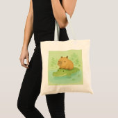 Tote Bag Capybara Brown réfrigérée sur crocodile vert (Devant (produit))