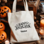 Tote Bag Carte Halloween Happy Personnalisée Ou Traite<br><div class="desc">Transformez votre astuce Halloween ou régalez-vous en une soirée élégante avec ce sac fourre-tout Halloween Happy personnalisé qui peut être personnalisé avec un nom. Avec son charme éffrayant mais fantaisiste, ce sac fourre-tout saura vous faire frissonner les épines et l'excitation à travers vos veines ! Modifiez facilement le nom et...</div>