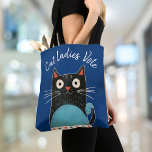 Tote Bag Cat Ladies Vote Script Russe Feminist Cute Bold<br><div class="desc">"Les femmes de chat votent". Soyez fiers et partagez votre soutien à Kamala Harris chaque fois que vous allez faire du shopping avec ce sac fourre-tout féministe mignon, amusant, graphique. Une jolie illustration de chat rustique en noir, rouge, blanc et turquoise, bleu et blanc manuscrite typographie recouvre un arrière -...</div>