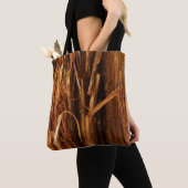 Tote Bag Cèdre texturé en écorce de bois (De près)