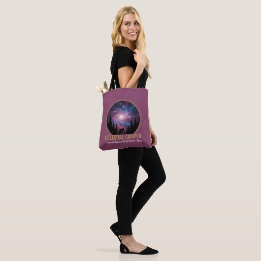 Tote Bag Celestial Camper Galaxy Night Scene (Sur le modèle)