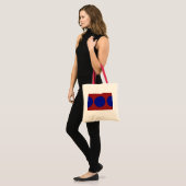 Tote Bag Cercles bleus sur fond rouge (Devant (modèle))