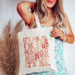 Tote Bag C'est moi Salut, la servante d'honneur Son moi Per<br><div class="desc">Voici le Sac fourre-tout personnalisé "It's Me Hi I'm the Maid of Honor" - le mélange parfait de style et de fonctionnalité pour votre estimée domestique d'honneur. Ce sac fourre-tout rose de corail de pêche tendance et mignon n'est pas seulement un accessoire, c'est un énoncé qui reflète l'importance du rôle...</div>