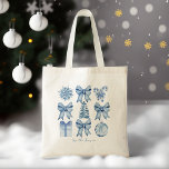Tote Bag Cette saison coquette arc cadeaux de Noël<br><div class="desc">C'est la saison arc de Noël personnalisés sac fourre-tout cadeaux de Noël pour ses idées cadeaux de Noël,  arcs bleu poussiéreux simples sacs fourre-tout de Noël,  arcs coquette sacs fourre-tout bleu poussiéreux sac fourre-tout collage de Noël</div>