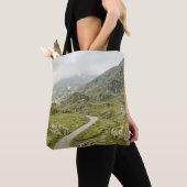 TOTE BAG CHAMP ET MONTAGNE VERTS (De près)