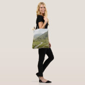 TOTE BAG CHAMP ET MONTAGNE VERTS (Sur le modèle)