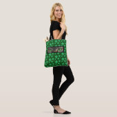 Tote Bag Chanceux Shamrocks & mignon yeux de chat sur vert  (Sur le modèle)