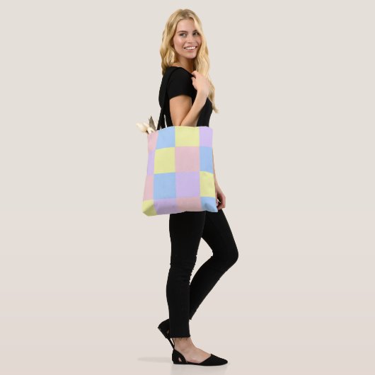 Tote Bag Checkers Pastel Spring (Sur le modèle)