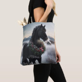 Tote Bag Cheval noir dans la neige avec couronne de Noël (De près)
