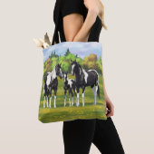 Tote Bag Chevaux De Peinture De Pinto Noir En Pâturage Été (De près)