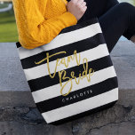 Tote Bag Chic Black and White Stripes Faux Gold Team Bride<br><div class="desc">Sac fourre-tout All-Over-Print avec les mots "Team Bride" en faux script tendance feuille d'or contre un arrière - plan motif à rayures noir et blanc. Parfait pour les mariages pour les demoiselles d'honneur, la servante d'honneur et la fille aux fleurs. Pour d'autres éléments correspondants, voir ici https://www.zazzle.com/collections/119250194970828530?rf=238364477188679314 Personnalisez-le en remplaçant...</div>