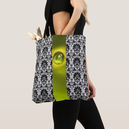 TOTE BAG CHIC BLACK WHITE DAMASK, MONOGRAMME JAUNE EN PIERR (De près)