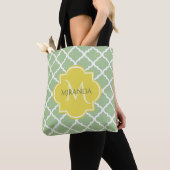Tote Bag Chic Pastel Green Quatrefoil Jaune Nom Monogramme (De près)