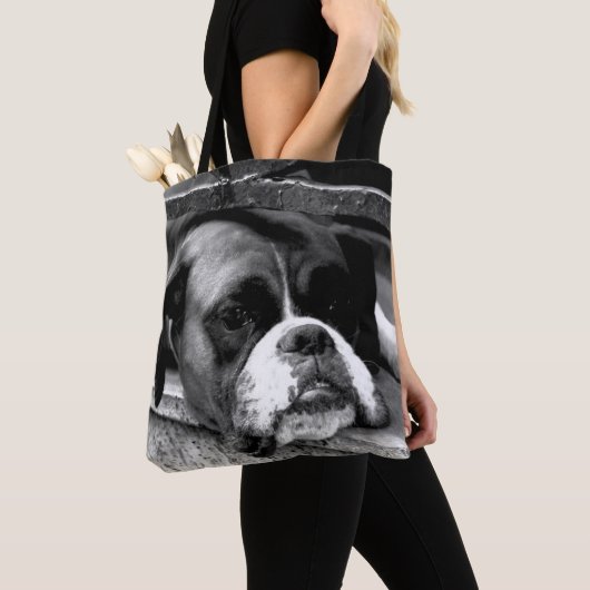 Tote Bag Chien de boxe sur le rebord de fenêtre (De près)