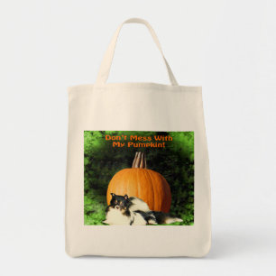 Tote Bag Chien protégeant un grand Citrouille Drôle Hallowe