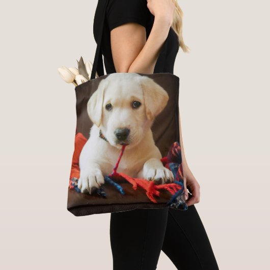Tote Bag Chiot des images | de Getty sur un sofa (De près)