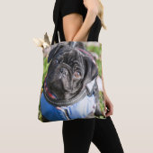 Tote Bag Chiot noir de carlin utilisant une veste (De près)