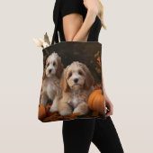 Tote Bag Chiots Cockapoo Délice d'Automne Citrouille (De près)