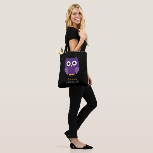 Tote Bag Chouette d'Halloween mauve mou (Sur le modèle)