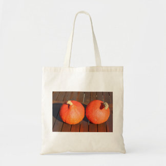 Tote Bag Citrouilles sur une table en bois