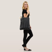 Tote Bag Classic Black & White Pinstripe (Sur le modèle)