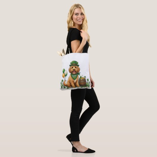 Tote Bag Cockapoo Chanceux St. Patrick (Sur le modèle)